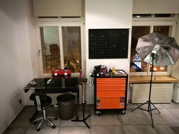 Pracownia z wózkiem narzędziowym i tablicą perforowaną Pracownia z wózkiem narzędziowym i tablicą perforowaną