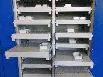 Szafa na części zmienne maszyn — wysuwane półki z podpórkami
